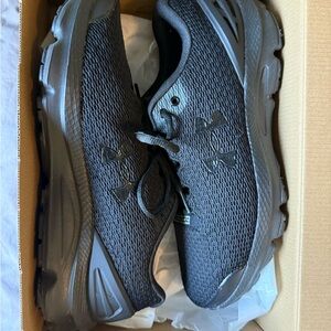 Under Armour Men's Charcoal Athletic Shoes